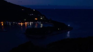 Shizuoka 'nın kırsal kesimindeki minyatür limanın şafak vakti. Yüksek kalite 4K görüntü. Numazu bölgesi Heda Shizuoka Japonya 01.26.2023 Heda Limanı.