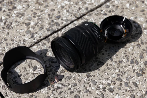 Broken Lens Street Sunny Day Handheld High Quality Photo — Stock Photo, Image