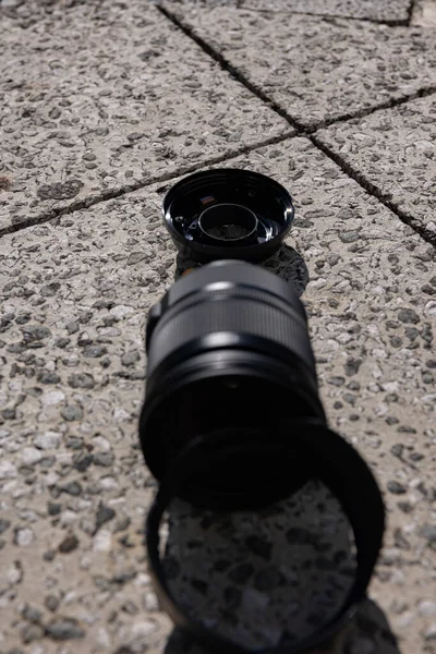 Een Gebroken Lens Straat Zonnige Dag Handheld Hoge Kwaliteit Foto — Stockfoto