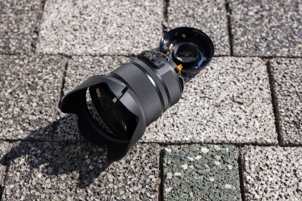 Broken Lens Street Sunny Day Handheld High Quality Photo — Stock Photo, Image