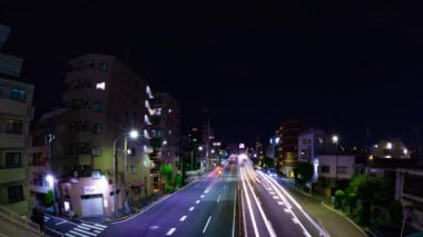 Tokyo 'daki şehir caddesindeki trafik sıkışıklığının gece zamanı. Yüksek kalite 4K görüntü. Setagaya bölgesi Tokyo 05.08.2023 Tokyo 'nun merkezidir.. 