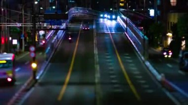 Tokyo 'daki şehir caddesindeki trafik sıkışıklığının gece zamanı. Yüksek kalite 4K görüntü. Setagaya bölgesi Tokyo 05.08.2023 Tokyo 'nun merkezidir.. 