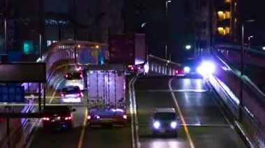 Tokyo 'daki şehir caddesindeki trafik sıkışıklığının gece zamanı. Yüksek kalite 4K görüntü. Setagaya bölgesi Tokyo 05.08.2023 Tokyo 'nun merkezidir.. 