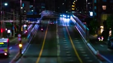 Tokyo 'daki şehir caddesindeki trafik sıkışıklığının gece zamanı. Yüksek kalite 4K görüntü. Setagaya bölgesi Tokyo 05.08.2023 Tokyo 'nun merkezidir.. 