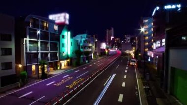 Tokyo 'daki şehir caddesindeki trafik sıkışıklığının gece zamanı. Yüksek kalite 4K görüntü. Setagaya bölgesi Tokyo 05.08.2023 Tokyo 'nun merkezidir.. 