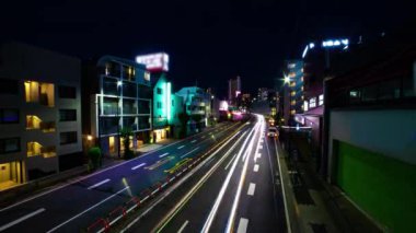 Tokyo 'daki şehir caddesindeki trafik sıkışıklığının gece zamanı. Yüksek kalite 4K görüntü. Setagaya bölgesi Tokyo 05.08.2023 Tokyo 'nun merkezidir.. 