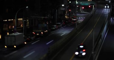 Şehir caddesindeki trafik sıkışıklığının gece manzarası. Yüksek kalite 4K görüntü. Meguro bölgesi Tokyo 03.06.2023 Tokyo 'nun merkezidir.. 