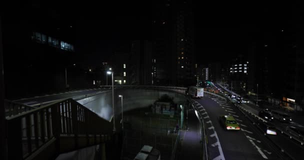 都会のストリートワイドショットで交通渋滞の夜の街並み 高品質4K映像 目黒区東京都03 2023東京都内の中心部です — ストック動画