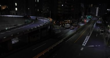 Şehir caddesindeki trafik sıkışıklığının gece manzarası. Yüksek kalite 4K görüntü. Meguro bölgesi Tokyo 03.06.2023 Tokyo 'nun merkezidir.. 