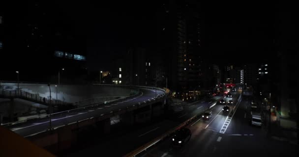 都会のストリートワイドショットで交通渋滞の夜の街並み 高品質4K映像 目黒区東京都03 2023東京都内の中心部です — ストック動画