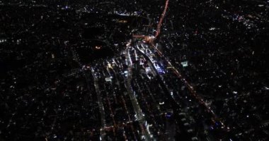 Tokyo 'da gece gezintisi. Yüksek kalite 4K görüntü. Tokyo Japonya 12.20.2019 Tokyo 'nun merkezidir.. 