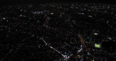 Tokyo 'da gece gezintisi. Yüksek kalite 4K görüntü. Tokyo Japonya 12.20.2019 Tokyo 'nun merkezidir.. 