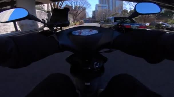 Eine Sichtweise Auf Das Fahrradfahren Mit Dem Smartphone Auf Der — Stockvideo