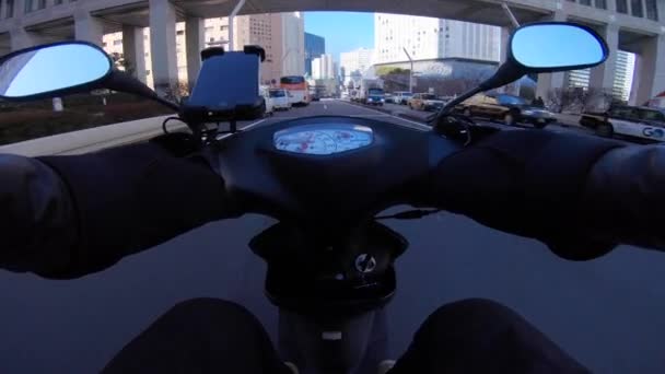 Ponto Vista Condução Bicicleta Com Smartphone Rua Cidade Tóquio Tóquio — Vídeo de Stock