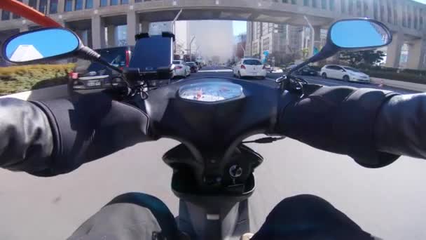 Eine Sichtweise Auf Das Fahrradfahren Mit Dem Smartphone Auf Der — Stockvideo
