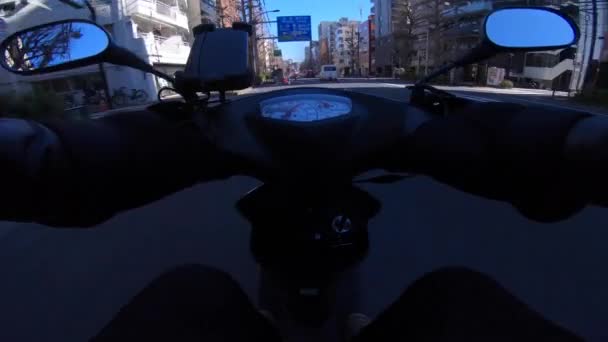 Eine Sichtweise Auf Das Fahrradfahren Mit Dem Smartphone Der Innenstadt — Stockvideo