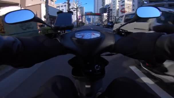Ponto Vista Condução Bicicleta Com Smartphone Centro Rua Tóquio Imagens — Vídeo de Stock