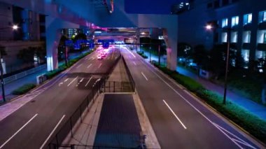 Tokyo 'daki şehir caddesindeki trafik sıkışıklığının gece zamanı. Yüksek kalite 4K görüntü. Shibuya bölgesi Hatsudai Tokyo 04.04.2023 Tokyo 'da bir şehir caddesi..