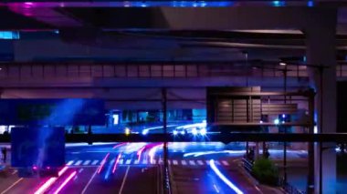 Tokyo 'daki şehir caddesindeki trafik sıkışıklığının gece zamanı. Yüksek kalite 4K görüntü. Shibuya bölgesi Hatsudai Tokyo 04.04.2023 Tokyo 'da bir şehir caddesi..