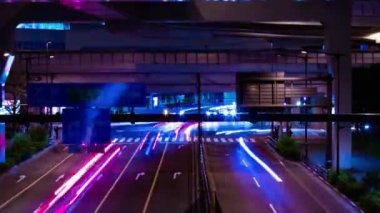 Tokyo 'daki şehir caddesindeki trafik sıkışıklığının gece zamanı. Yüksek kalite 4K görüntü. Shibuya bölgesi Hatsudai Tokyo 04.04.2023 Tokyo 'da bir şehir caddesi..