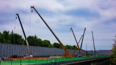 Tokyo 'da yapım aşamasındaki vinçlerin zaman çizelgesi. Yüksek kalite 4K görüntü. Nerima bölgesi Hikawadai Tokyo 06.05.2023