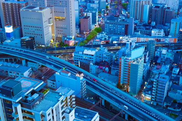 大阪市内の鉄道近くの夕暮れのパノラマの街並みを撮影 高品質の写真 大阪市旭区 Japan 2023ここでは大阪の宝塚鉄道の近くにあります — ストック写真