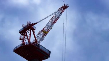 Tokyo 'da yapım aşamasındaki vincin zaman çizelgesi. Yüksek kalite 4K görüntü. Koto bölgesi Ariake Tokyo 02.15.2023 Tokyo 'da bir elektrik çeyreği. Tokyo 'nun merkezindedir.. 