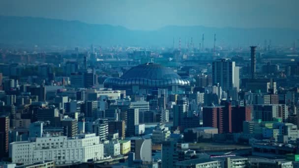 大阪の京セラドーム近くの高角度の街並みの夕暮れ時計 高品質の4K映像を公開しました 大阪の高塚鉄道に近いアサヒエリア4 010 2023 — ストック動画