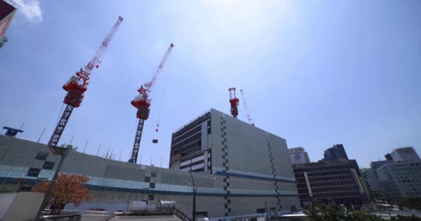 Verfahrbare Kräne Der Spitze Des Gebäudes Der Geschäftsstadt Tokio Hochwertiges — Stockvideo