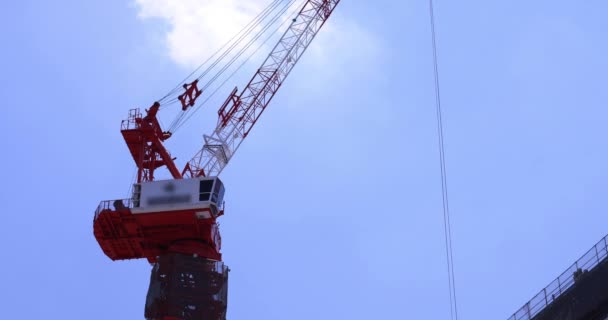 Egy Mozgó Daru Tokiói Üzleti Város Épületének Tetején Kiváló Minőségű — Stock videók