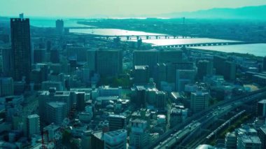 Osaka 'daki Yodo nehri yakınlarındaki Panorama şehir manzarasının günbatımı zaman çizelgesi. Yüksek kalite 4K görüntü. Fukushima bölgesi Osaka Japonya 07.11.2023 Osaka 'nın merkezidir.. 