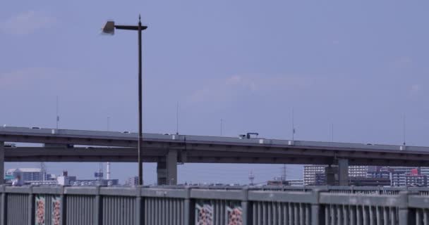 ダウンタウン ストリートとハイウェイ テレフォトの交通渋滞 高品質の4K映像を公開しました 東京都高川の近くに位置するアダチ地区 — ストック動画