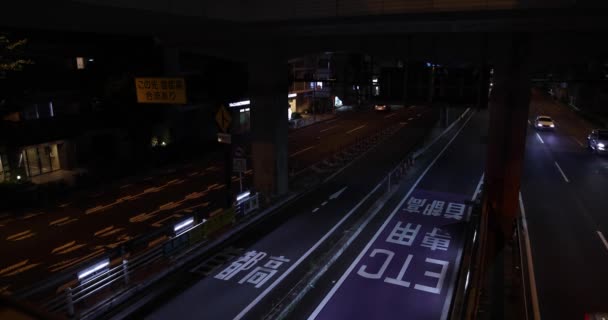 Νύχτα Μποτιλιαρίσματος Στο Δρόμο Της Πόλης Κάτω Από Την Εθνική — Αρχείο Βίντεο