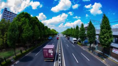 Takashimadaira Tokyo 'daki şehir merkezinde trafik sıkışıklığı zamanı. Yüksek kalite 4K görüntü. Itabashi bölgesi Takashimadaira Tokyo 07.18.2023 Tokyo 'da bir şehir caddesi..