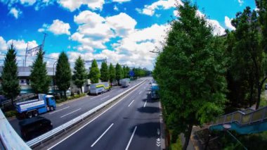 Takashimadaira Tokyo 'daki şehir merkezinde trafik sıkışıklığı zamanı. Yüksek kalite 4K görüntü. Itabashi bölgesi Takashimadaira Tokyo 07.18.2023 Tokyo 'da bir şehir caddesi..