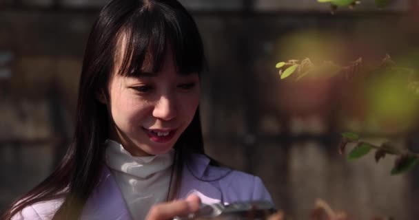 Ritratto Una Donna Giapponese Scattata Una Macchina Fotografica Mirrorless Dietro — Video Stock