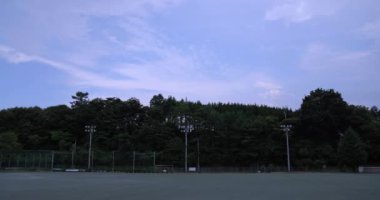 Gunma 'nın kırsal kesimindeki kapalı ilkokulun arazisi. Yüksek kalite 4K görüntü. Agatsuma ilçesi Nakanojo Gunma Japonya 07.18.2023 Gunma 'da kapalı bir okul.