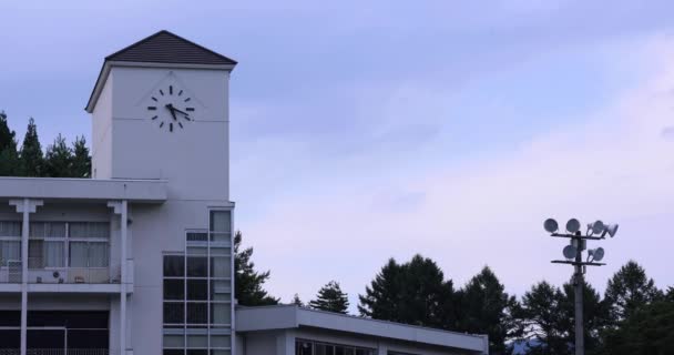 Ένα Κλειστό Κτίριο Δημοτικού Σχολείου Στην Εξοχή Στην Γκούνμα Υψηλής — Αρχείο Βίντεο