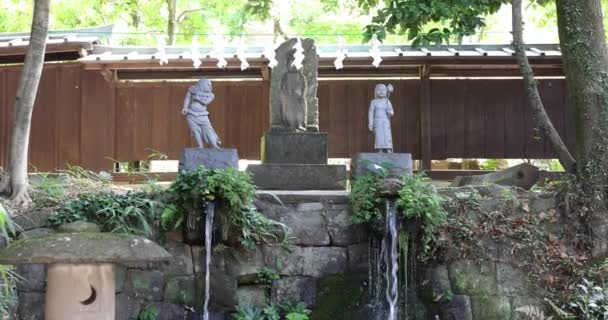 Религиозная Статуя Водопад Традиционной Улице Летом Высококачественные Кадры Чофу Район — стоковое видео