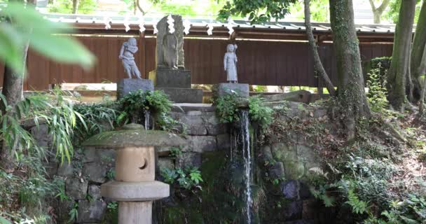 Религиозная Статуя Водопад Традиционной Улице Летом Высококачественные Кадры Чофу Район — стоковое видео