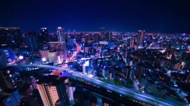 Osaka yüksek açılı geniş açılı panoramik şehir manzarasının gece zaman çizelgesi. Yüksek kalite 4K görüntü. Asahi Bölgesi Osaka Japonya 04.10.2023 Burası Osaka 'daki Takarazuka Demiryolu yakınında.. 