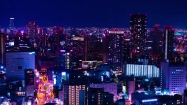Osaka yüksek açılı panoramik şehir manzarasının gece zaman çizelgesi. Yüksek kalite 4K görüntü. Asahi Bölgesi Osaka Japonya 04.10.2023 Burası Osaka 'daki Takarazuka Demiryolu yakınında.. 