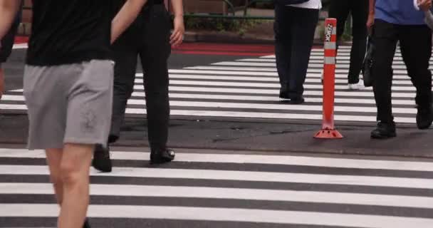 Egy Sétáló Ember Város Utcájában Nishishinjuku Tokióban Kiváló Minőségű Felvétel — Stock videók