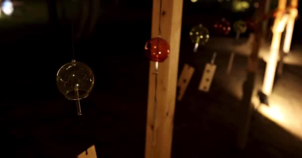 Světelný Zvonek Japonské Zahradě Během Zimních Nocí Ruční Ovládání Kvalitní — Stock video