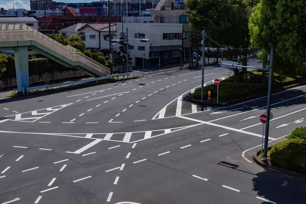 Takashimadaira Tokyo 'da boş bir cadde. Yüksek kalite fotoğraf. Itabashi bölgesi Tokyo 08.30.2023 Tokyo 'nun merkezidir.. 