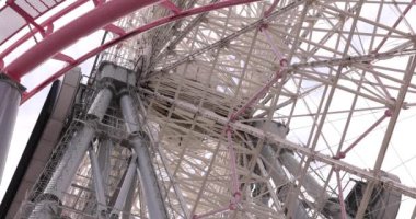 Yokohama 'da dönen dönme dolap. Yüksek kalite 4K görüntü. Yokohama bölgesi Naka Kanagawa Japonya 11.20.2023 Kanagawa 'nın merkezidir.. 