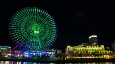 Yokohama 'da dönen dönme dolabın gece zamanı. Yüksek kalite 4K görüntü. Yokohama bölgesi Naka Kanagawa Japonya 11.20.2023 Kanagawa 'nın merkezidir.. 