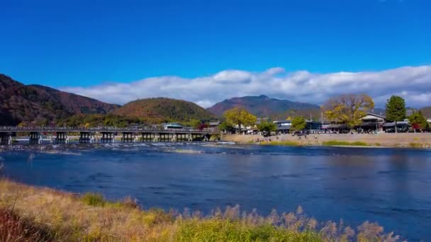 Timelapse Nuvole Turisti Vicino Ponte Togetsukyo Kyoto Filmati Alta Qualità — Video Stock