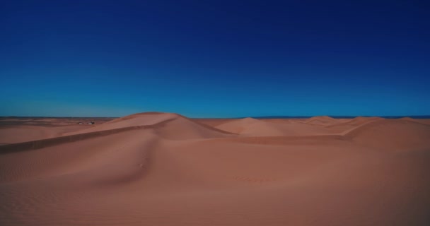 摩洛哥Mhamid Ghizlane的一个撒哈拉沙漠的全景沙丘 高质量的4K镜头 Zagora区Mhamid Ghizlane Morocco 2024这里是摩洛哥的沙漠地区 — 图库视频影像