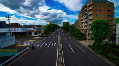 Otomobil sokağının gündüz vakti geniş çaplı çekim eğiminde zaman aşımı. Setagaya Tokyo Bölgesi - 07.26.2019: Tokyo 'nun merkezidir..